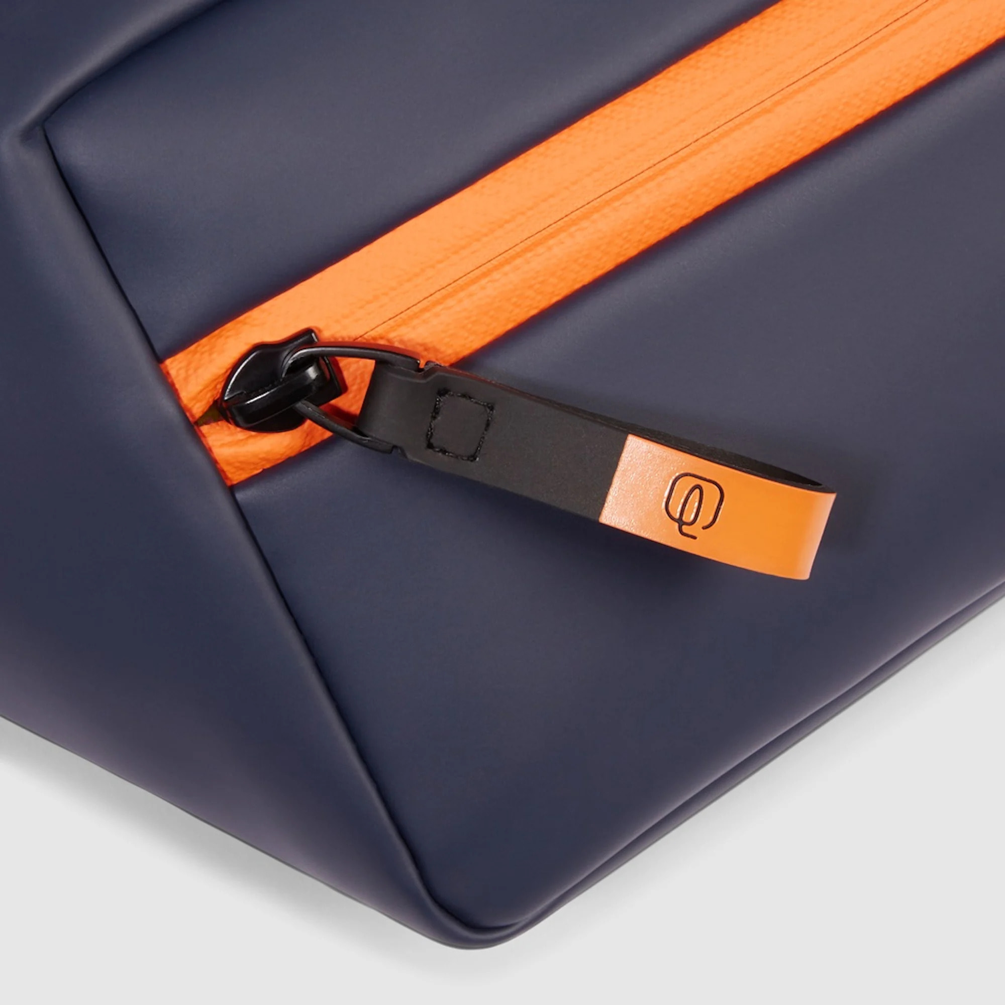 Piquadro Marsupio in tessuto gommato resistente all'acqua con tasca per AirPods® e protezione RFID