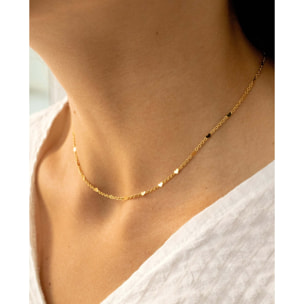 Collar de mujer con corazones.