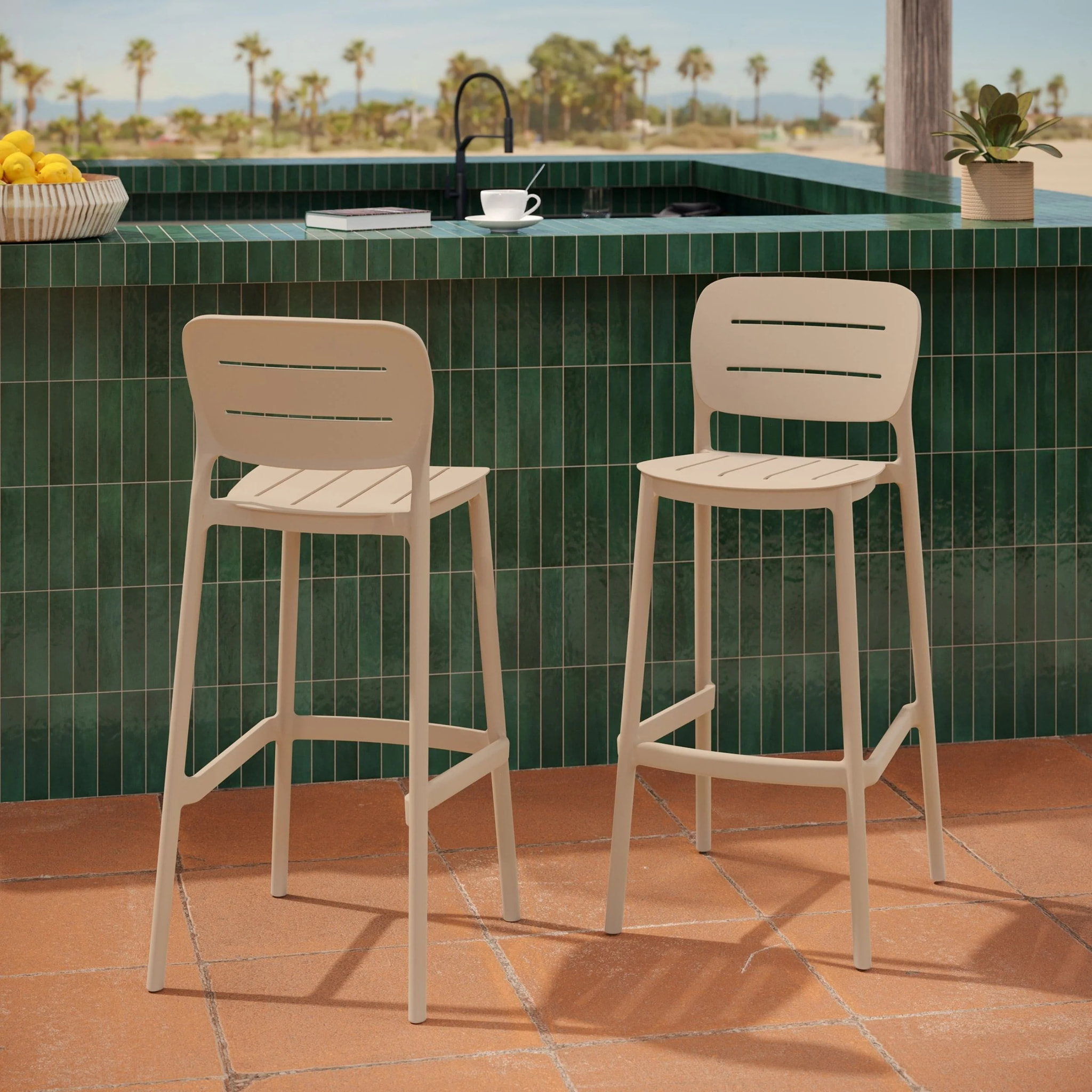 Lot de 2 chaises de bar de jardin 75 cm en plastique beige - Lola