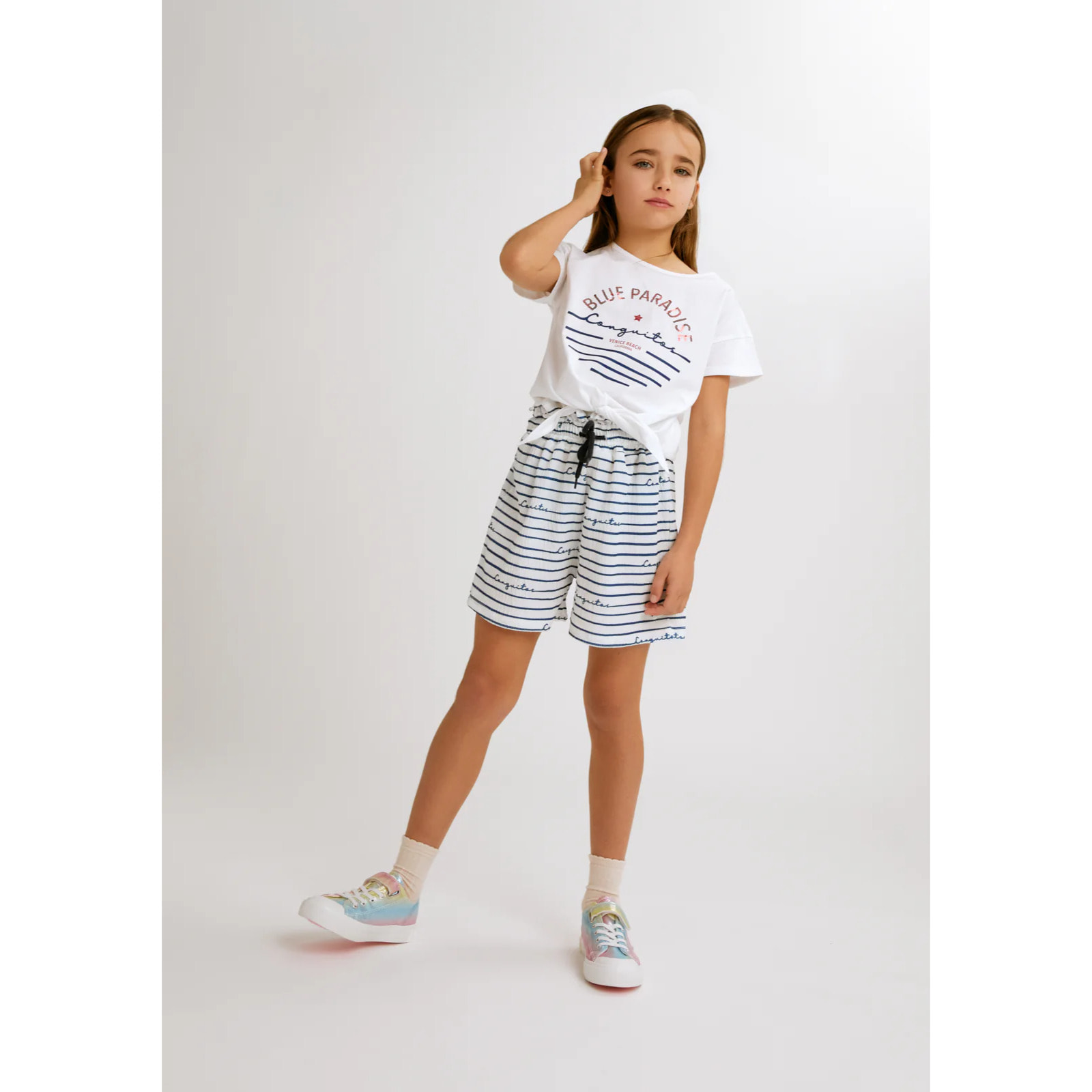 Camiseta Corta de Niña Con Nudo en Blanco