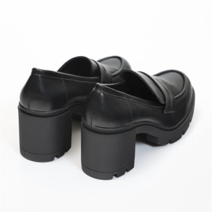 Mocassini in simil pelle con tacco comodo