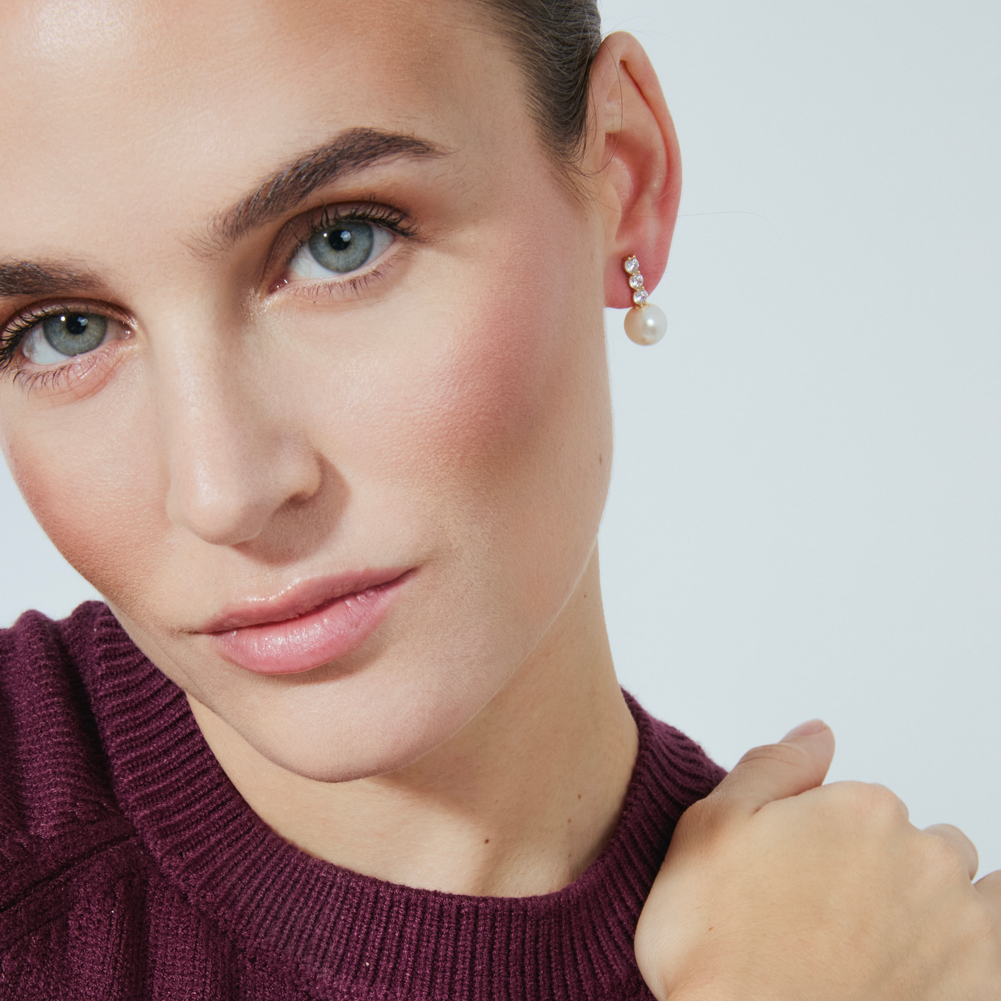 Pendientes acabado oro amarillo de 18k y Perla Blanca