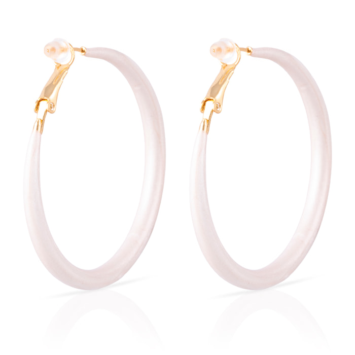 Pendientes de aro liso de cobre con recubrimiento electroplateado color blanco, 50 mm, cierre catalán de plata de ley 925 con acabado dorado electroplateado.