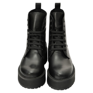 Anfibi in vera pelle con stringhe