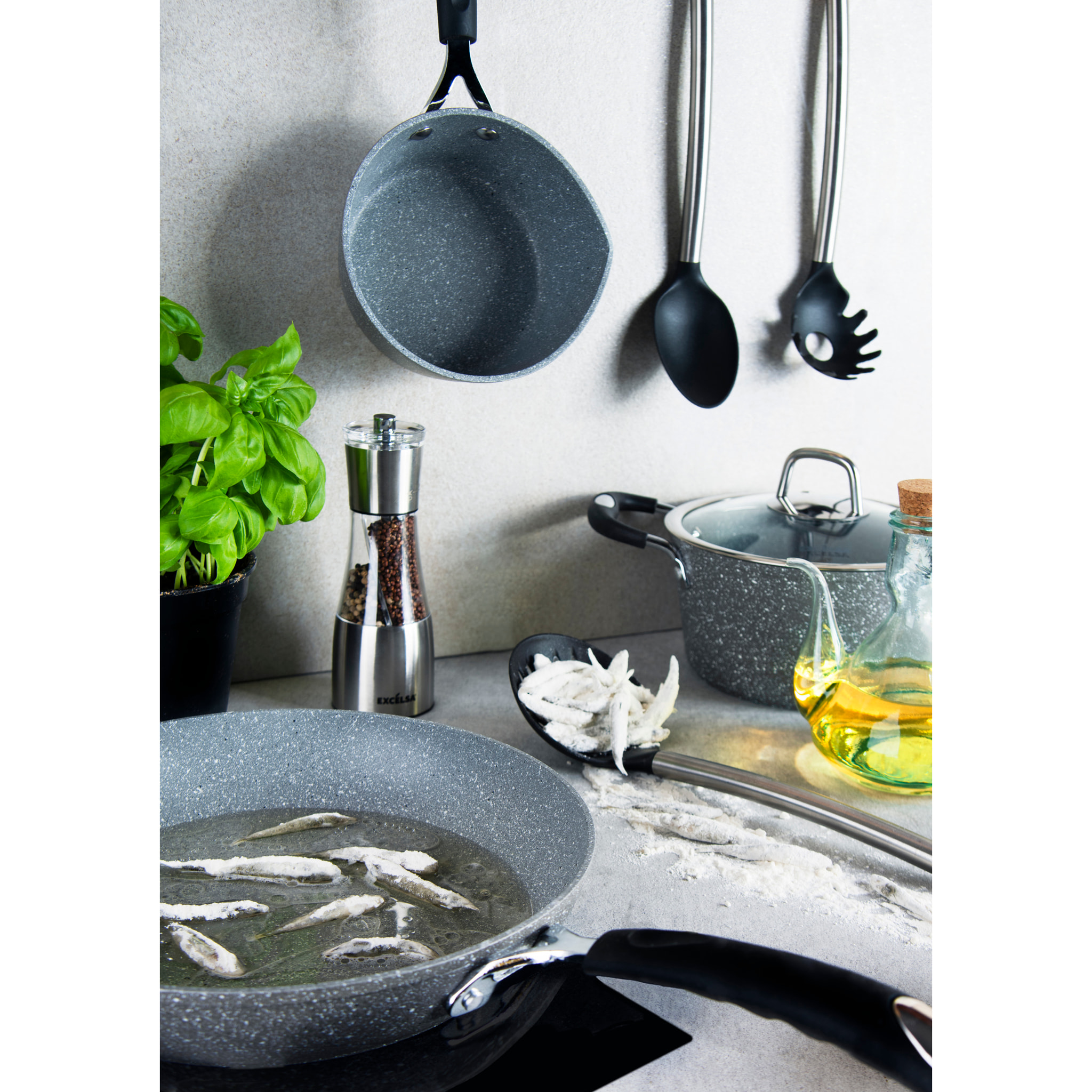 Set 5 Utensili Cucina Excelsa – Classic, Acciaio e Nylon Nero