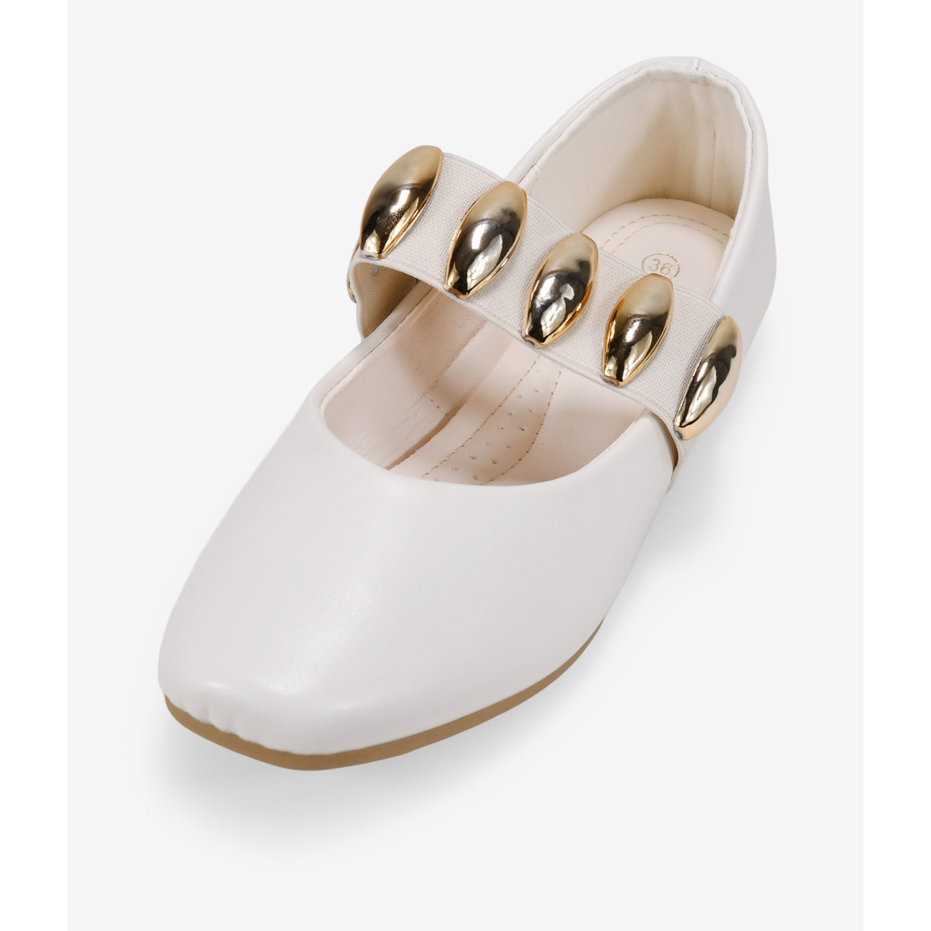 Bailarinas planas beige con elástico y piezas metálicas