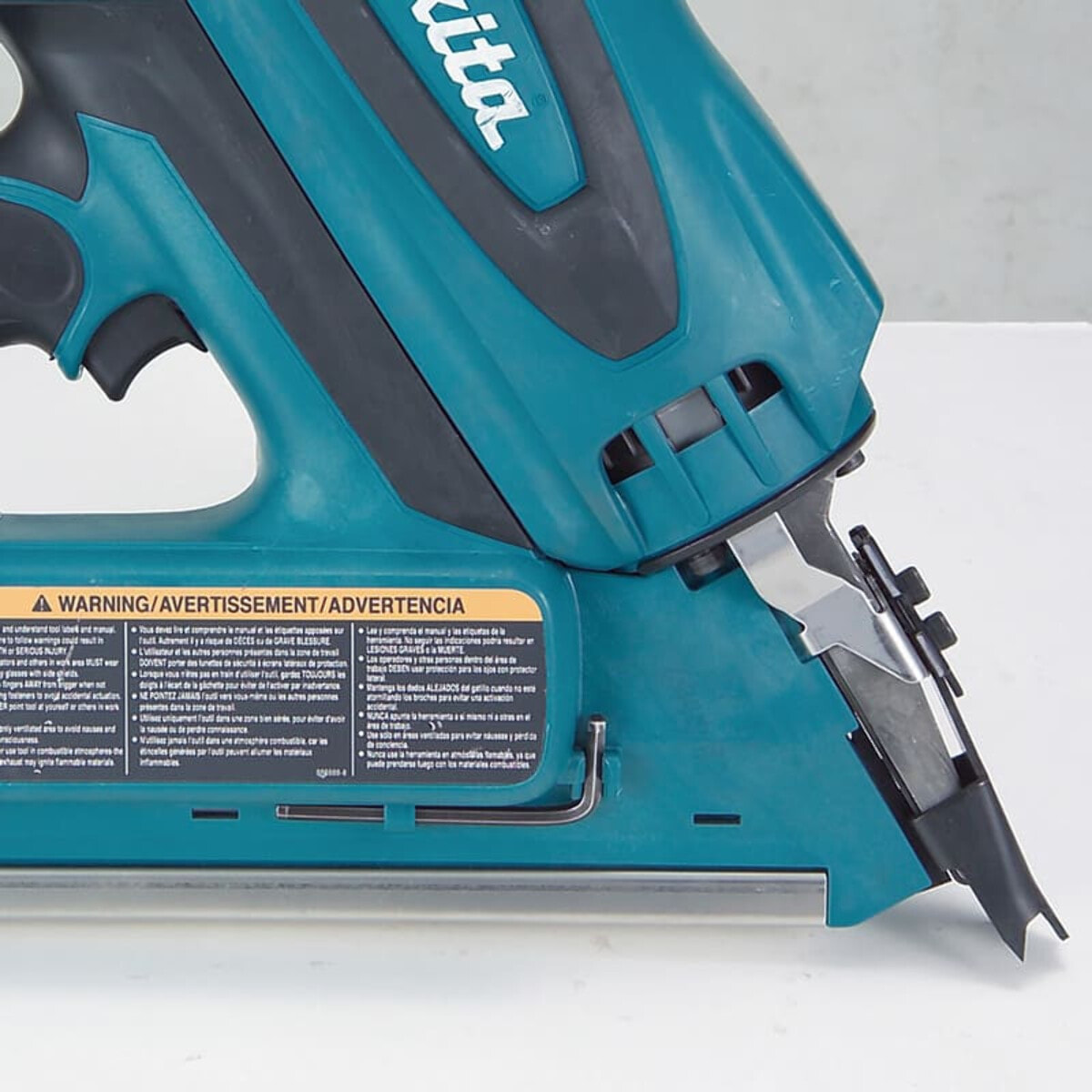 Clavadora de gas MAKITA 7,2 V Li-Ion 1 Ah - 2 baterías, cargador, maletín - GN900SE