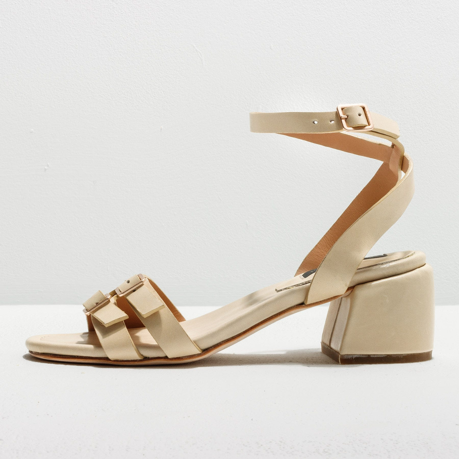 Sandalias con tacón S3391 RESTORED SKIN CREAM /OZANA color Cream