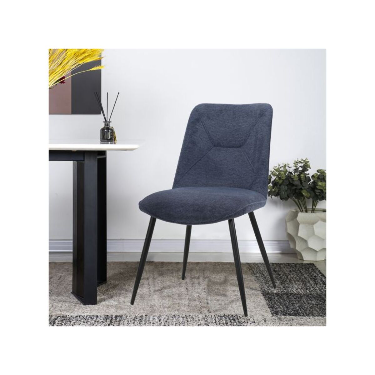 Chaise en tissu avec pieds fins en métal - PERRINE