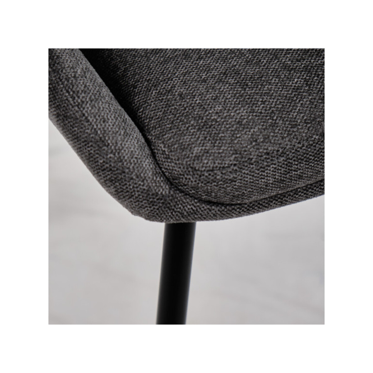 Chaise en tissu avec pieds fins en métal noir - 4 coloris - MONDO