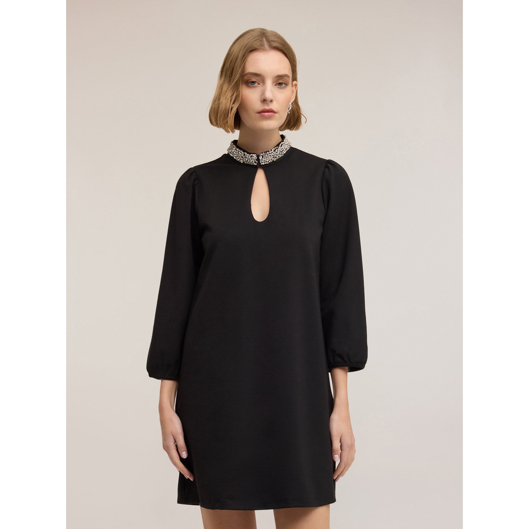 Motivi - Vestido en punto milano con cuello bordado - Negro