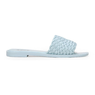 Sandalias azules planas con trenzado