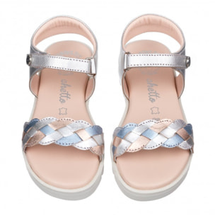 Sandalia toda en piel con suela hiper flexible.