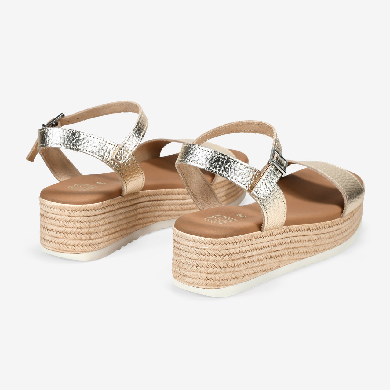 Sandalias doradas en piel con cuña efecto esparto