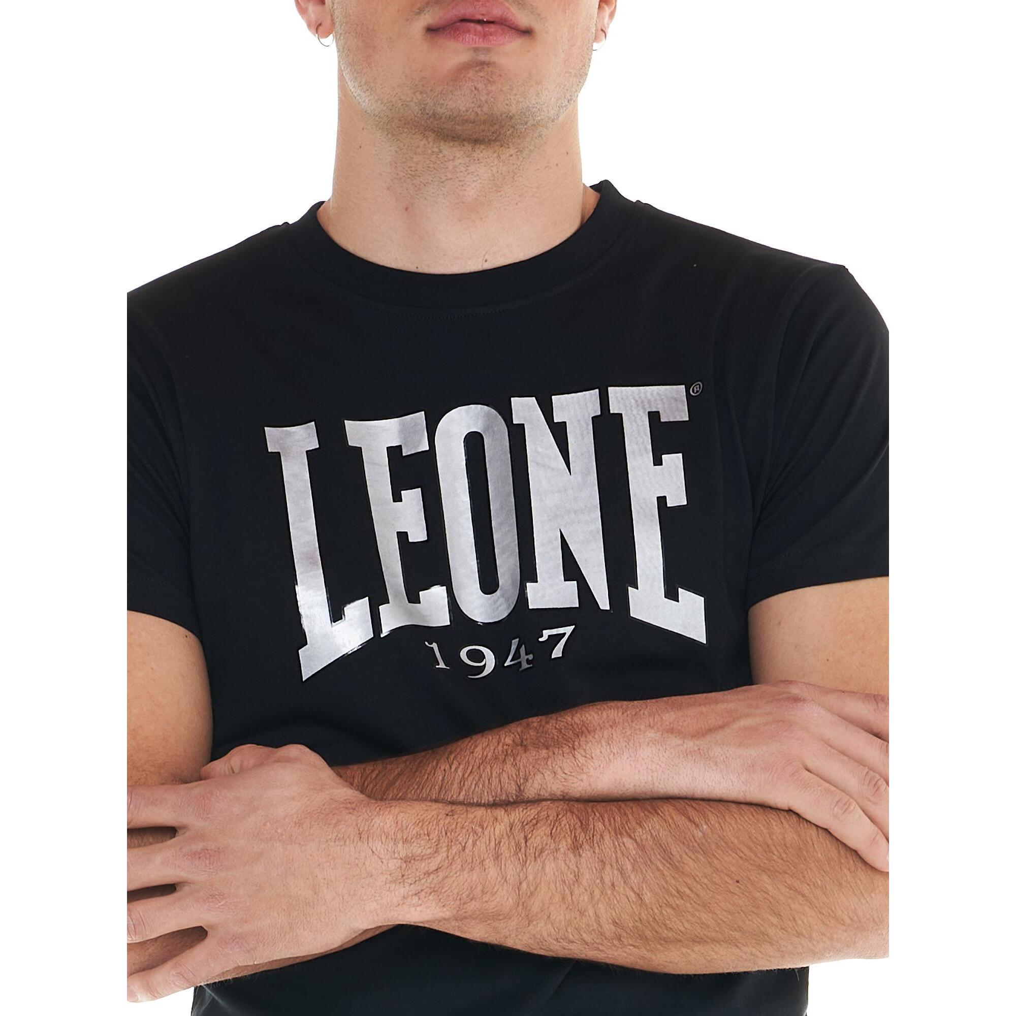 Camiseta deportiva de hombre con logo grande