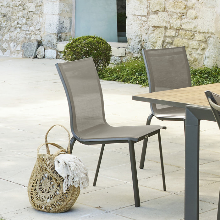 Chaise de jardin empilable "Axant" wengé & praline en aluminium traité époxy