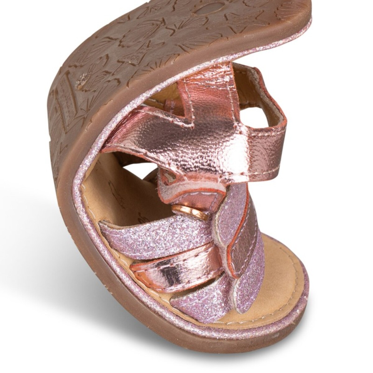 SANDALIA BAREFOOT PIEL CHETTO TIRAS METALIZADAS ROSA