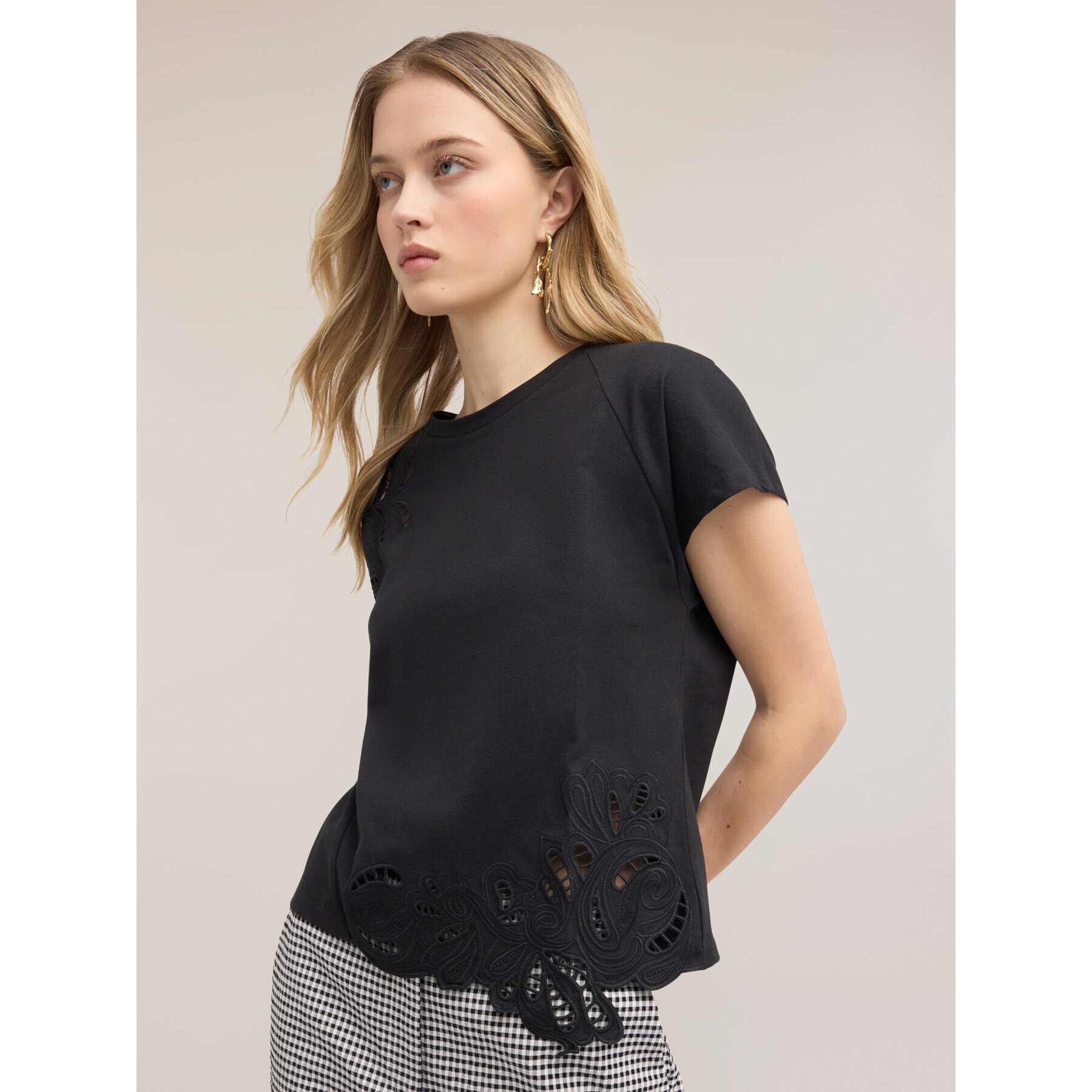 Motivi - T-shirt in jersey con ricami sangallo - Nero