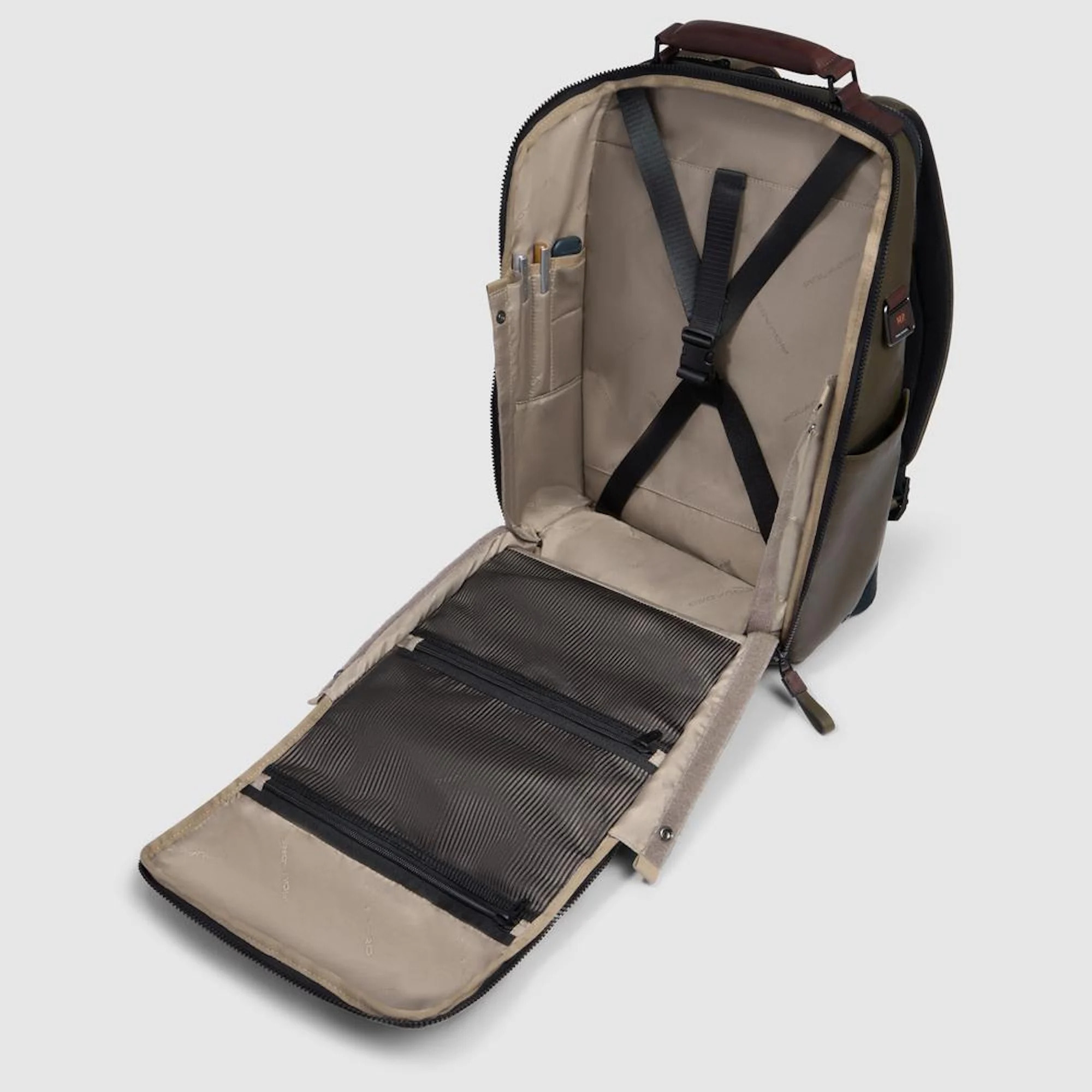 Piquadro Zaino da viaggio in pelle porta pc e iPad® con protezioni antiurto e RFID