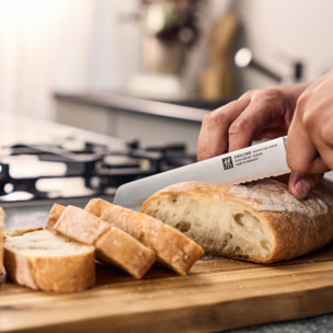 Couteau à pain 20 cm, Tranchant en dents de scie