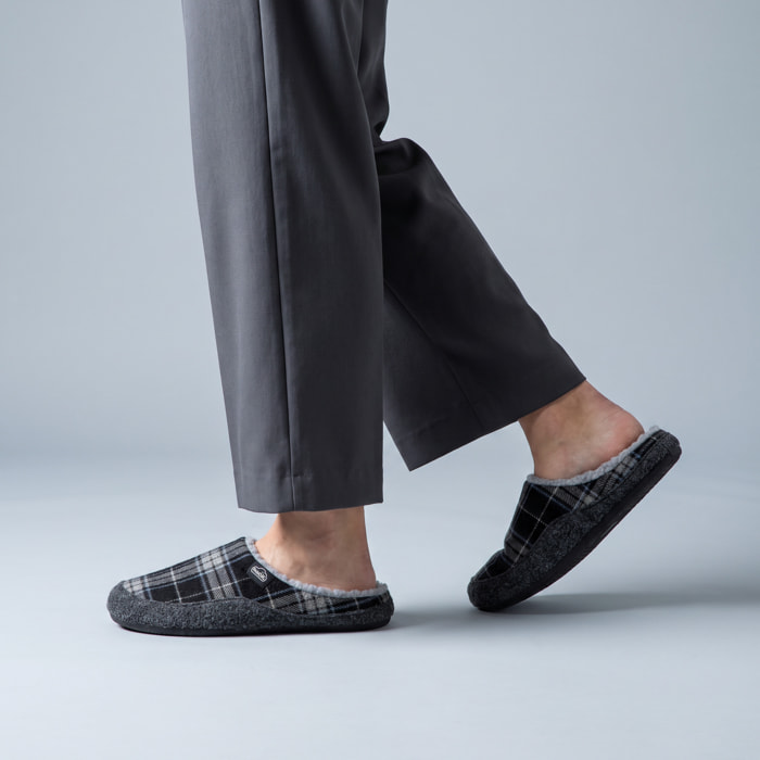 Zapatillas de casa , Nessy