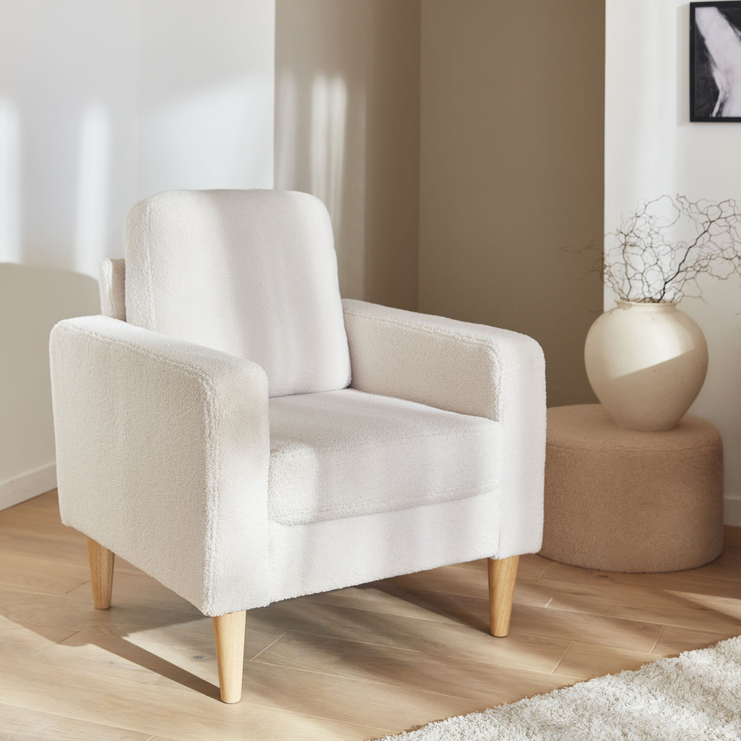 Fauteuil scandinave bois d'eucalyptus bouclette BJORN