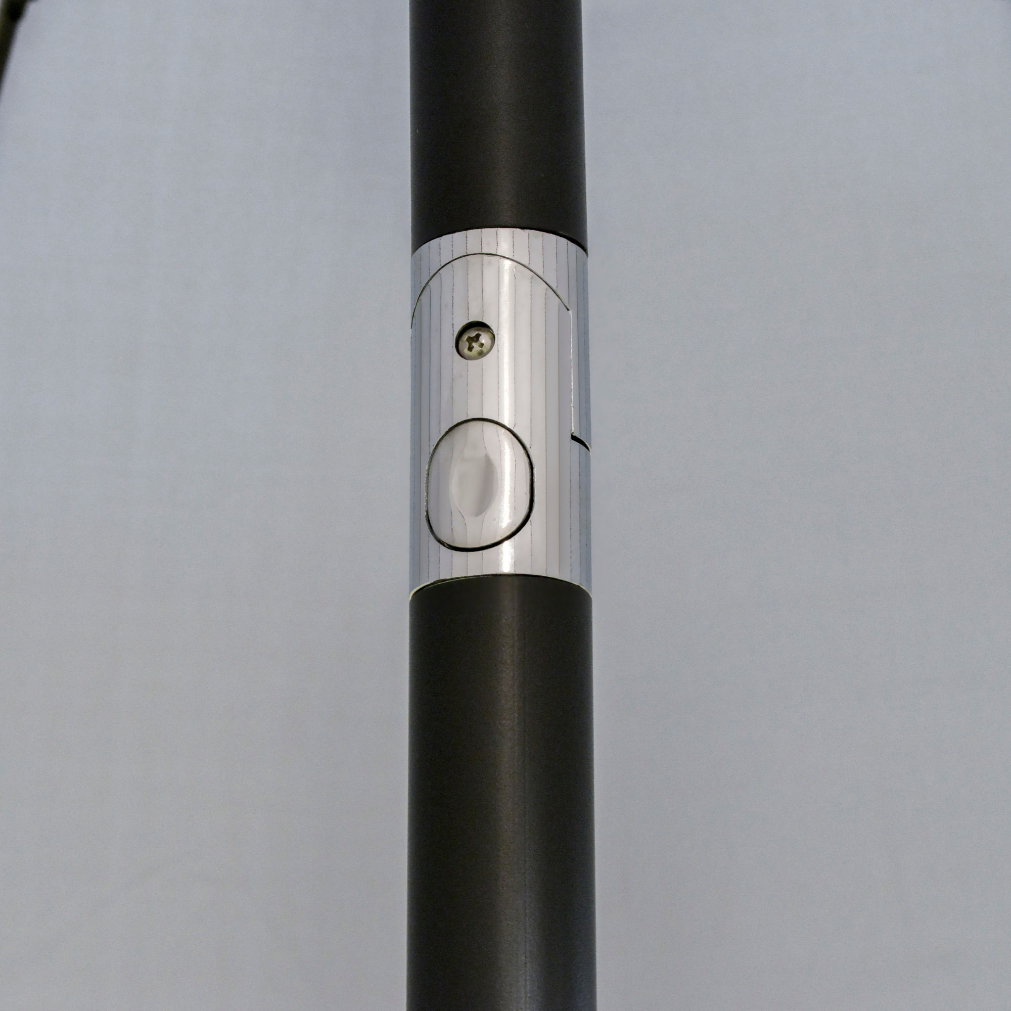 Sombrilla de Jardín Ø250x240 cm con Manivela Parasol Exterior con Mecanismo de Inclinación y Poste Desmontable de Metal para Terraza Piscina Patio Gris Claro