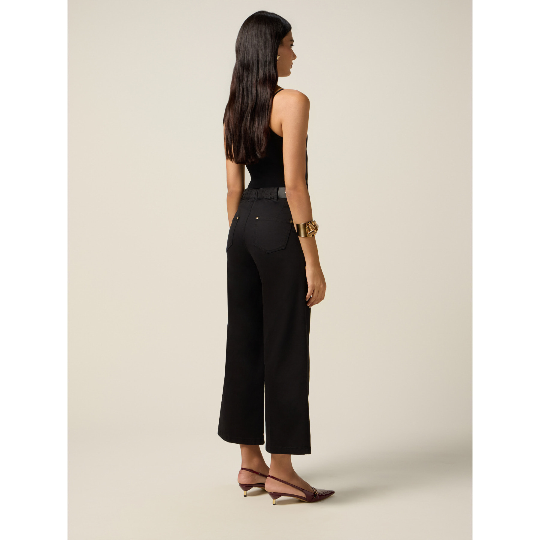 Oltre - Pantalones kick flare con detalle de cadena - Negro