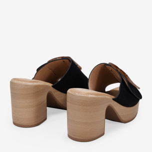 Sandalias de tacón negras con hebilla grande