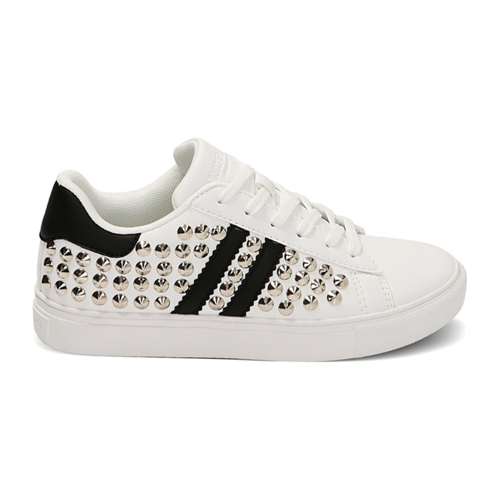 Sneakers bianco con borchie