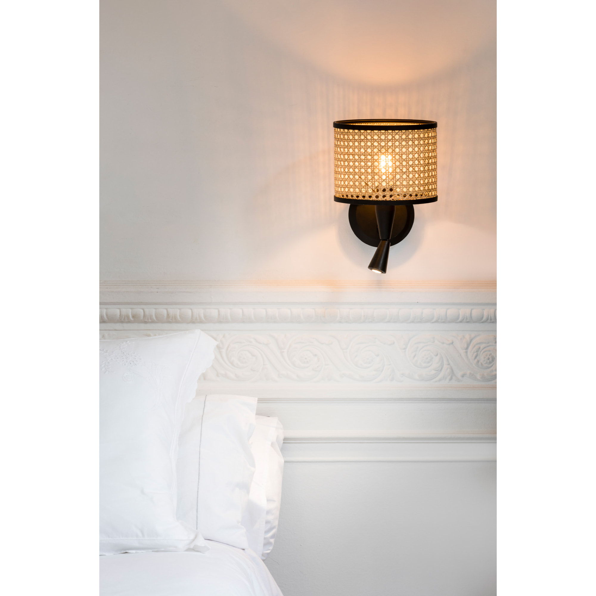 MAMBO Lampe applique avec lecteur noire/rotin