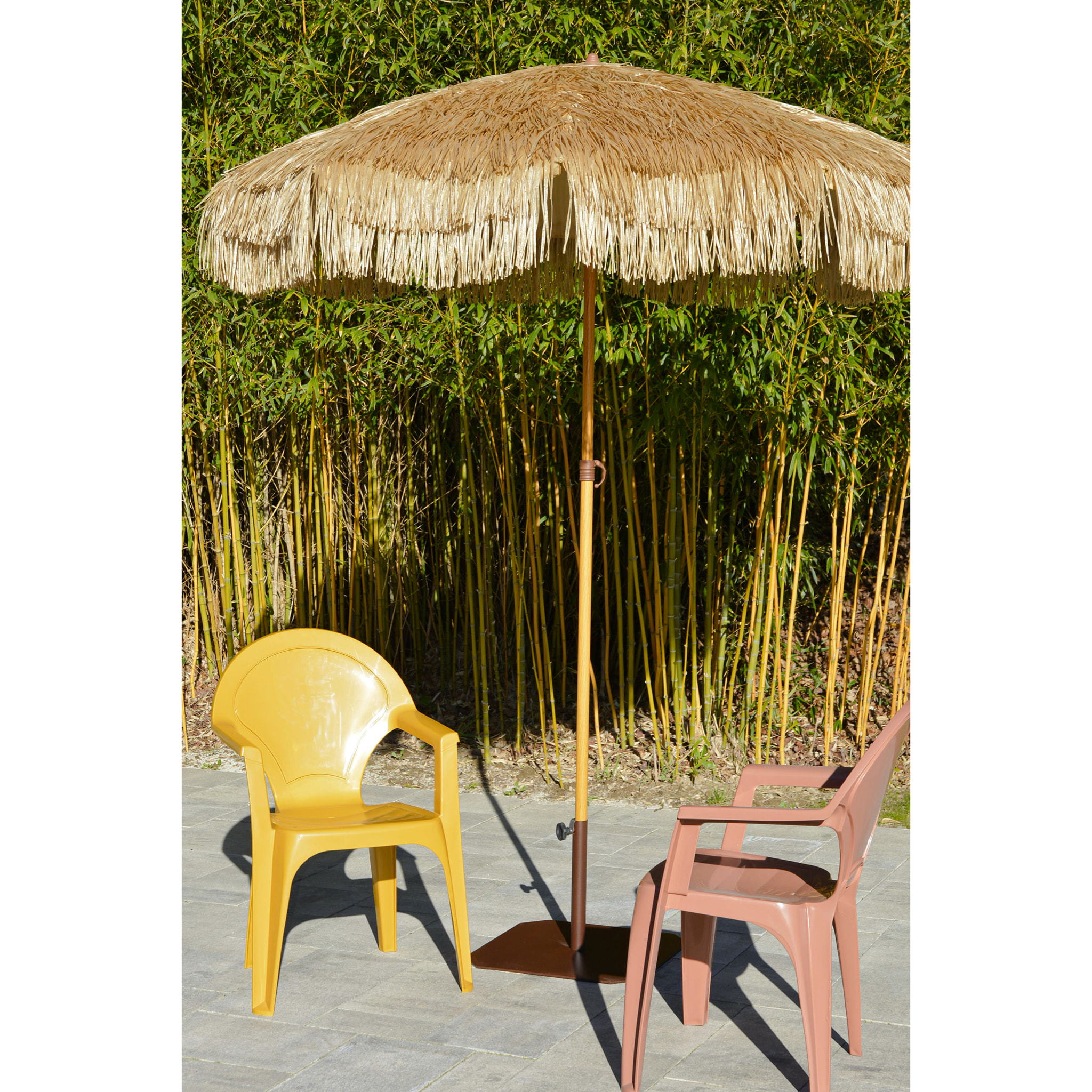 HAWAI - Parasol clair à franges en acier finition bois naturel