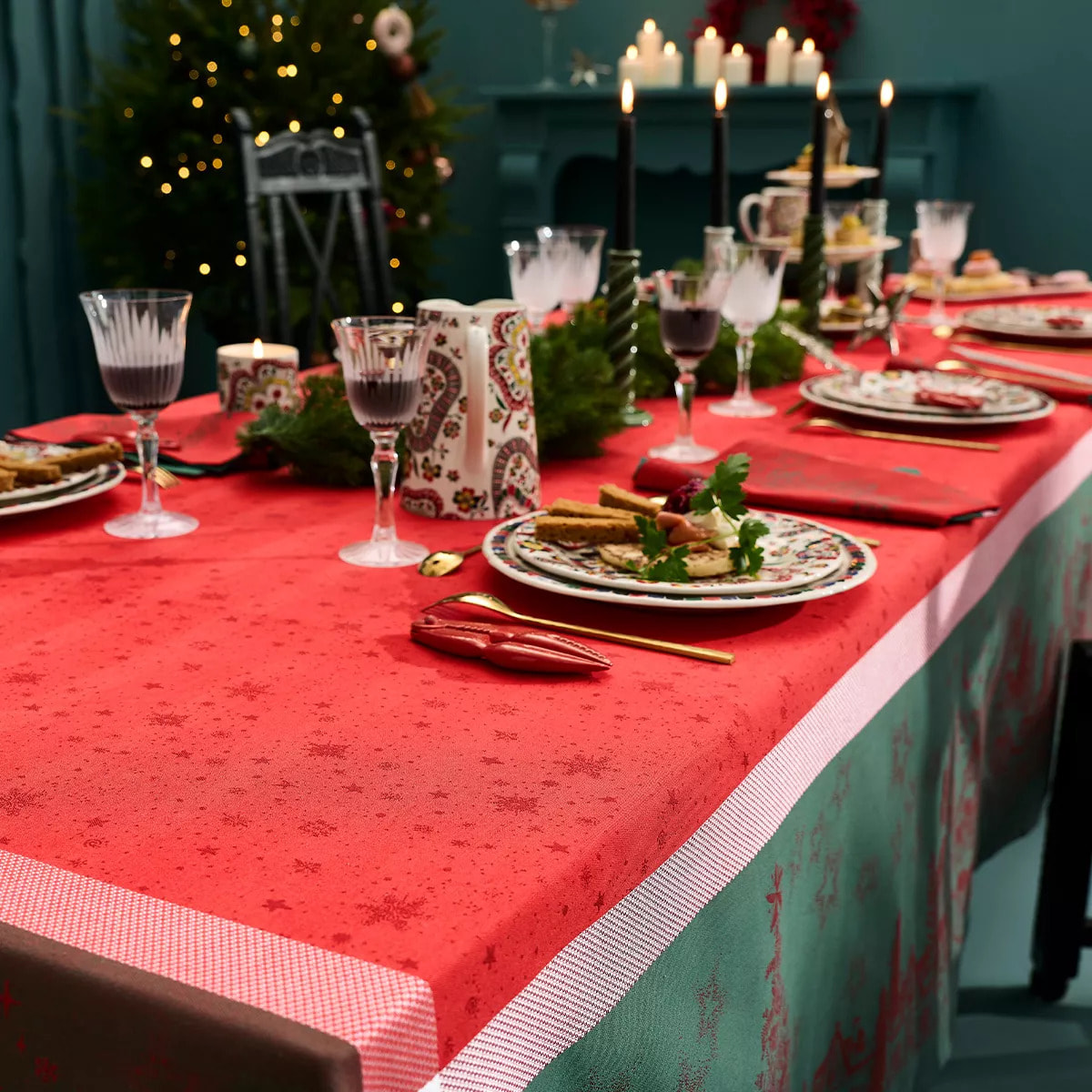 Nappe anti tache pur coton motif jacquard Noel magique houx