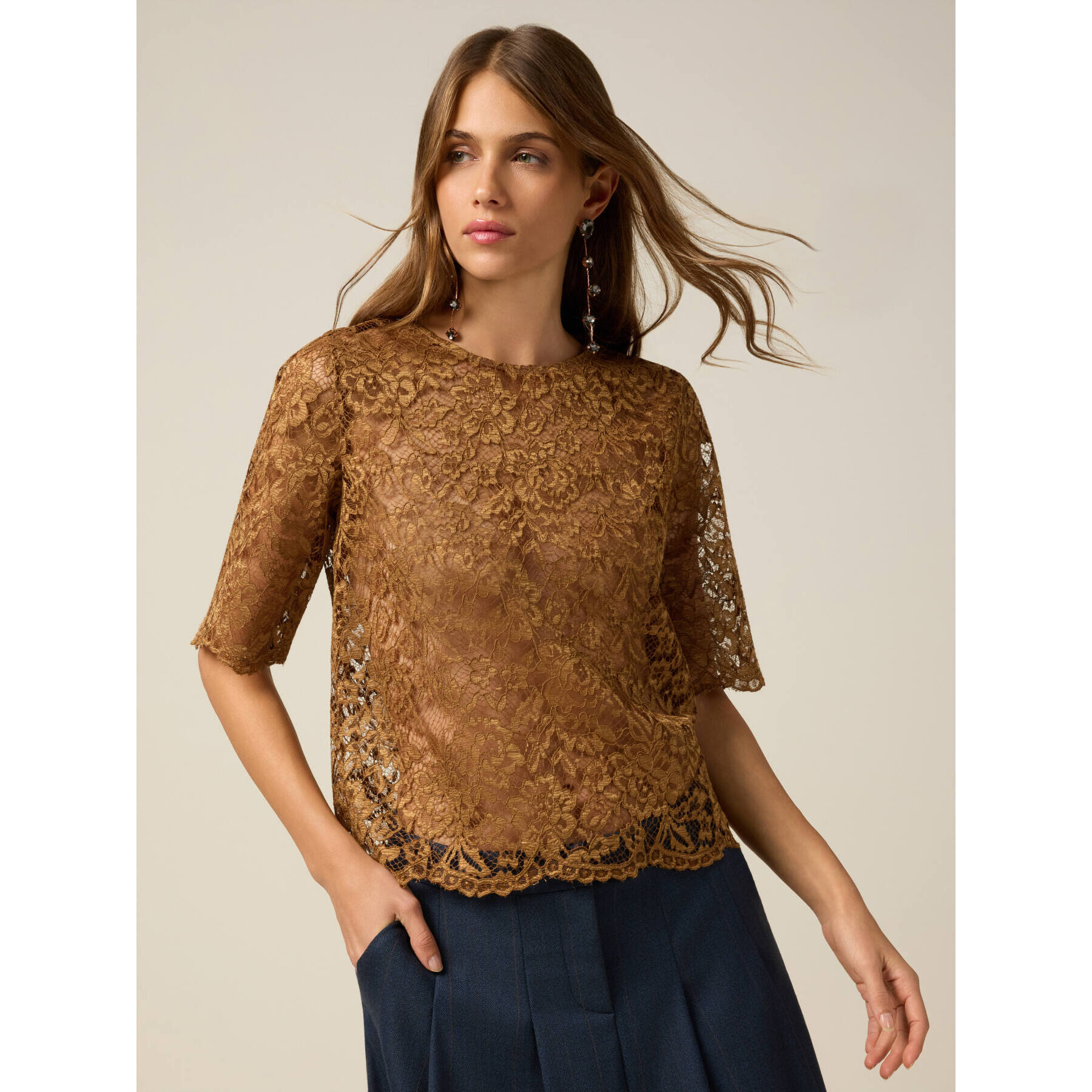 Oltre - Blusa in pizzo con maniche al gomito - Marrone