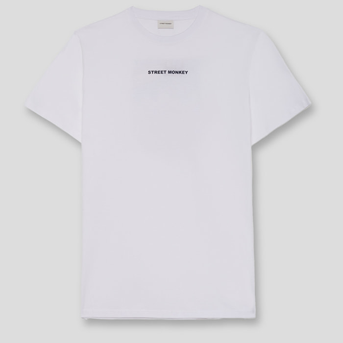 Camiseta de manga corta con cuello redondo y etiqueta rectangular con texto centrada en el pecho | Color: Blanco | Street Monkey