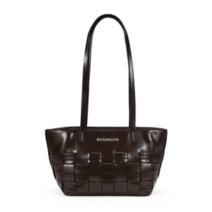 Bolso de hombro marrón con trenzado