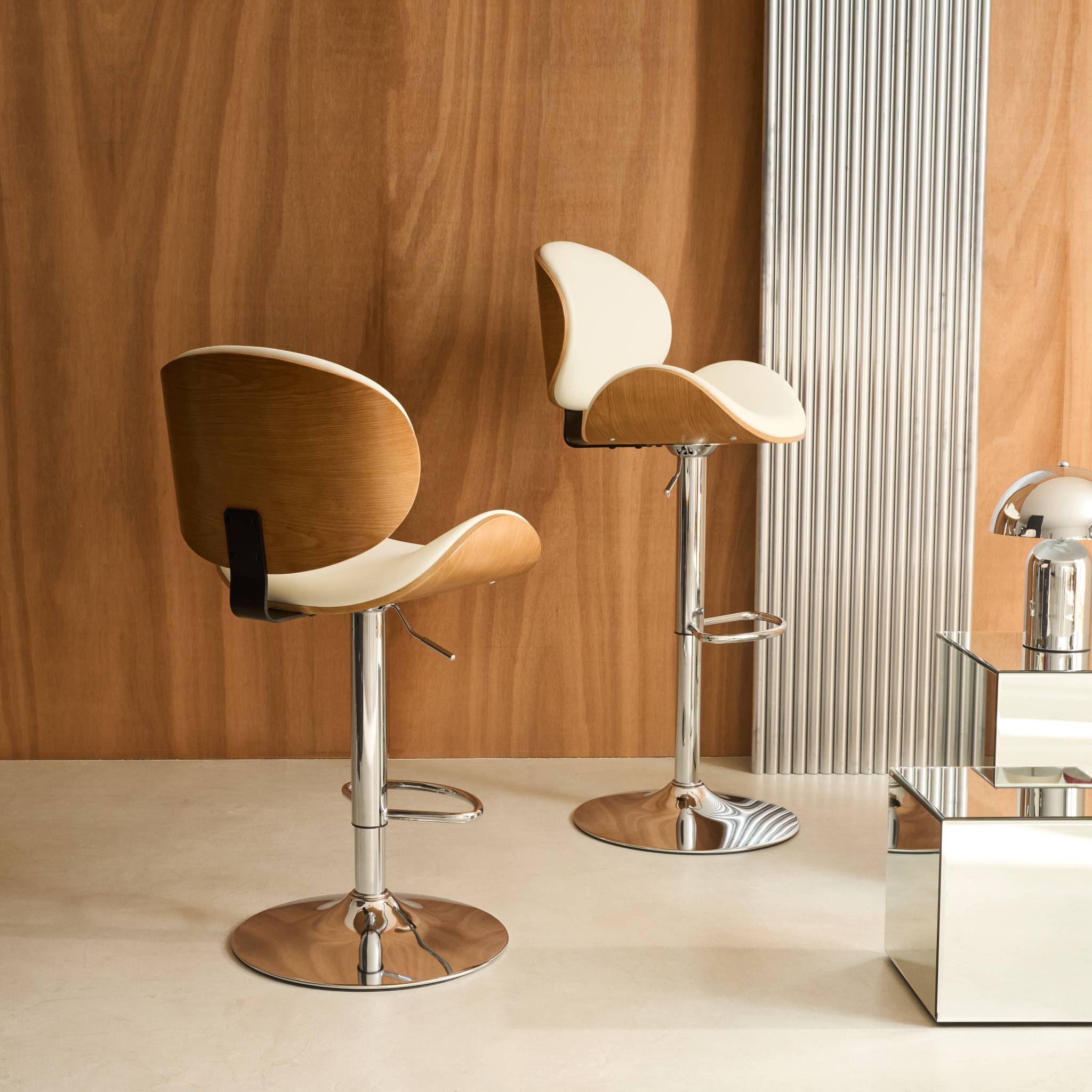 Lot de 2 tabourets de bar réglable décor bois courbé et simili cuir chêne. blanc et pieds chromés - L 53  P 51 x H 95-116cm - Dwight