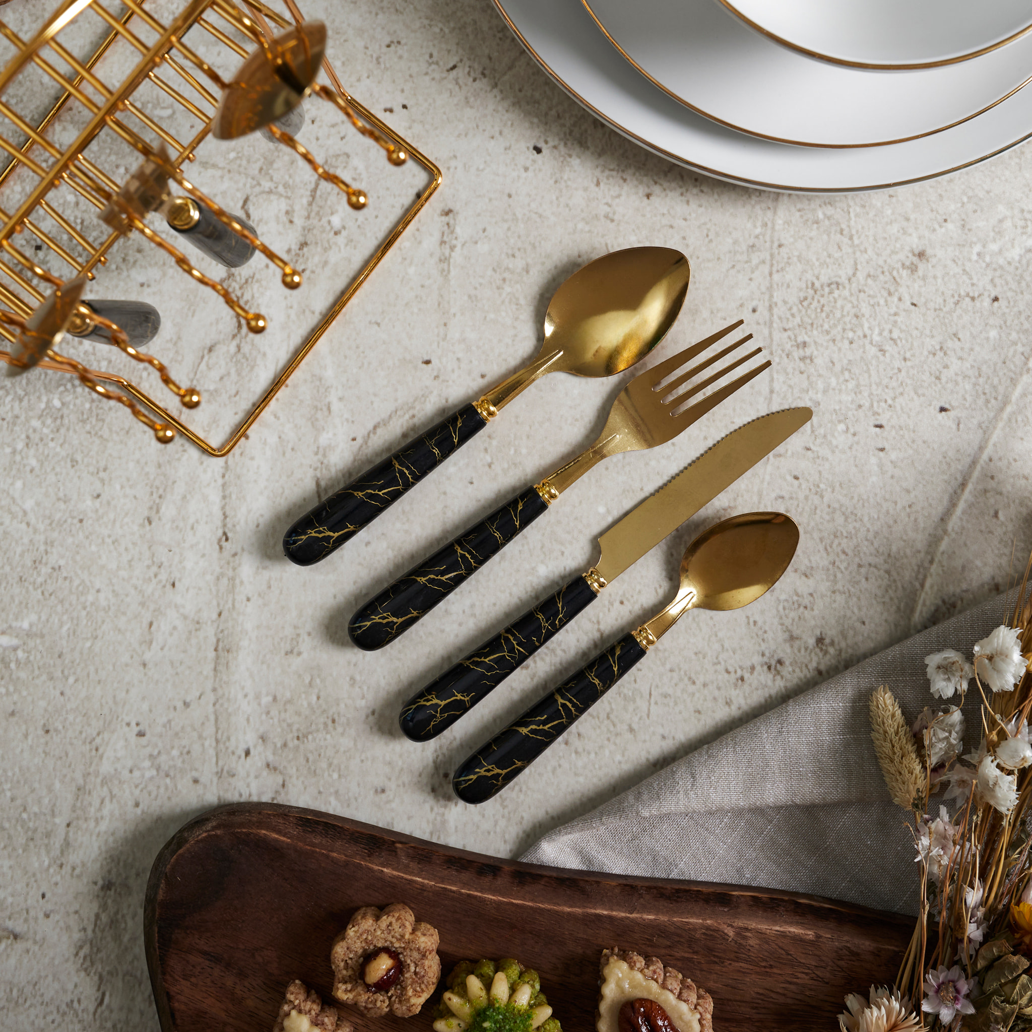 Menagere 24 Pieces Noir Et Dore Eclat