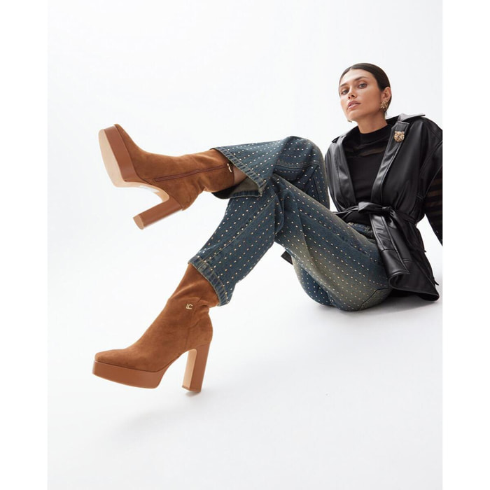 Stivaletto con zeppa effetto suede