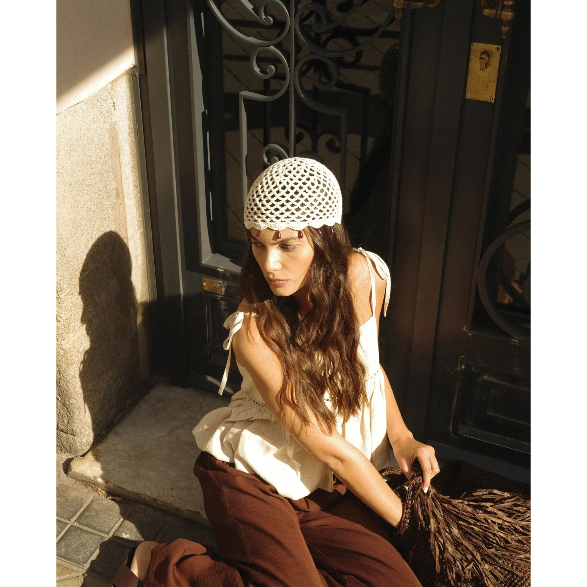 Gorro casquete de mujer calado con abalorios gota