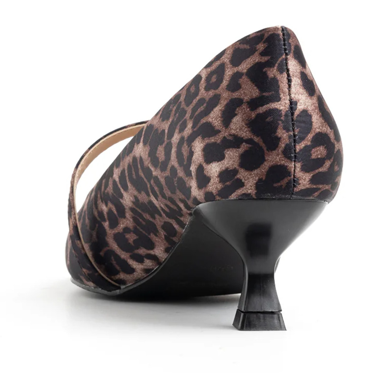 Decolleté a punta con cinturino diagonale - LEOPARDATO