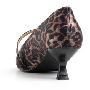 Decolleté a punta con cinturino diagonale - LEOPARDATO