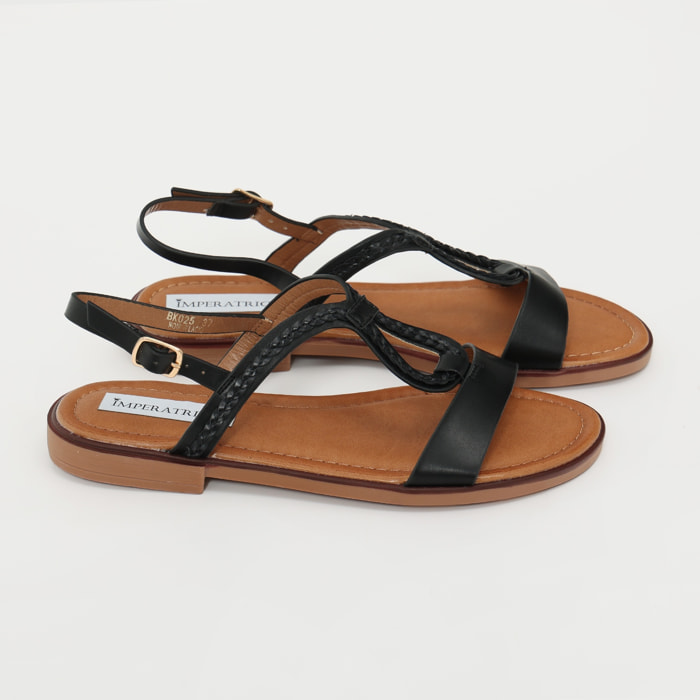 Sandali bassi in simil pelle con fasce intrecciate