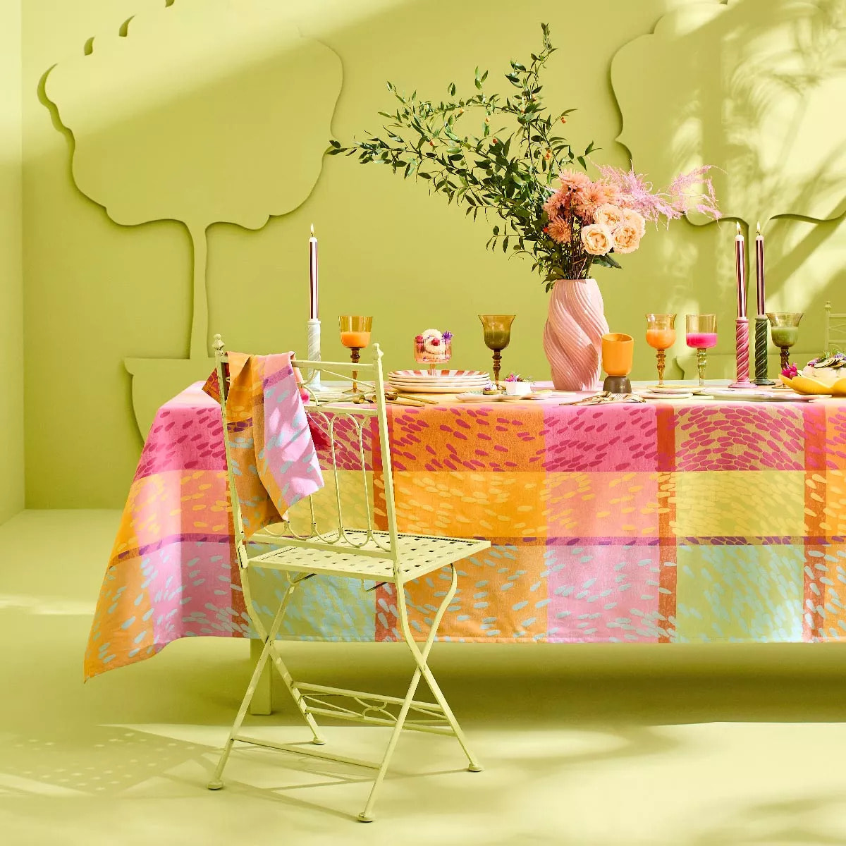 Nappe pur coton enduit 220 g/m² motif jacquard rose vert Mille sources berlingot