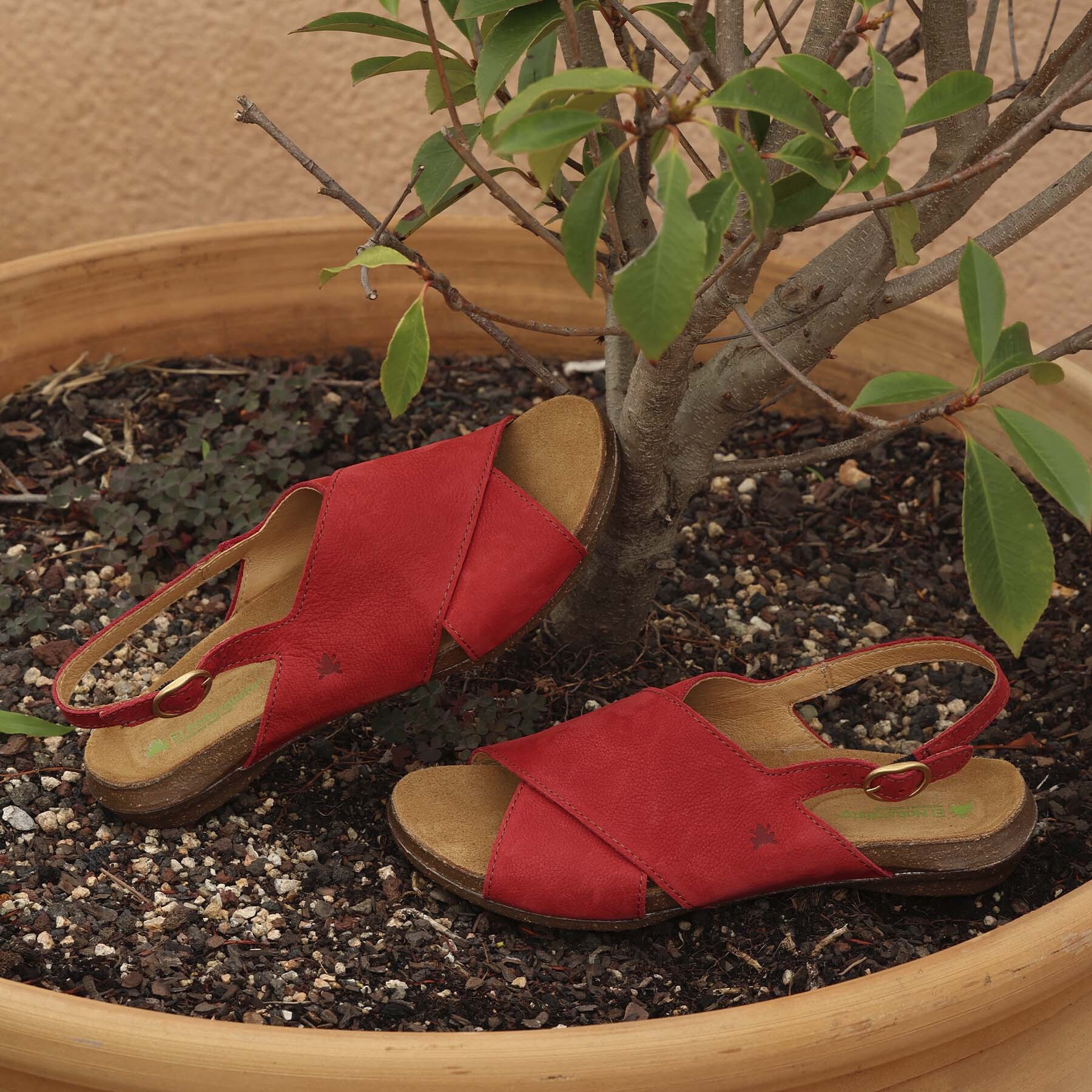 Sandalias N5558 NOBUCK LAVADO BLACK / WAKATAUA color Black
