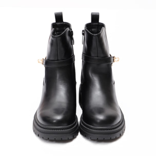 Stivaletti in simil pelle con fibbia dorata