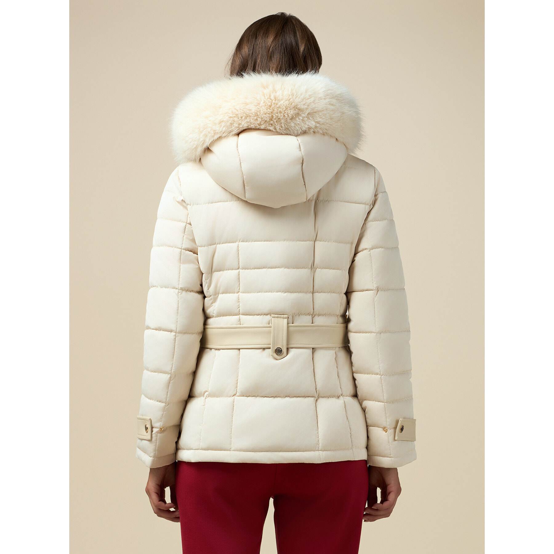 Oltre - Waisted down jacket with furry edge and inserts - Beige