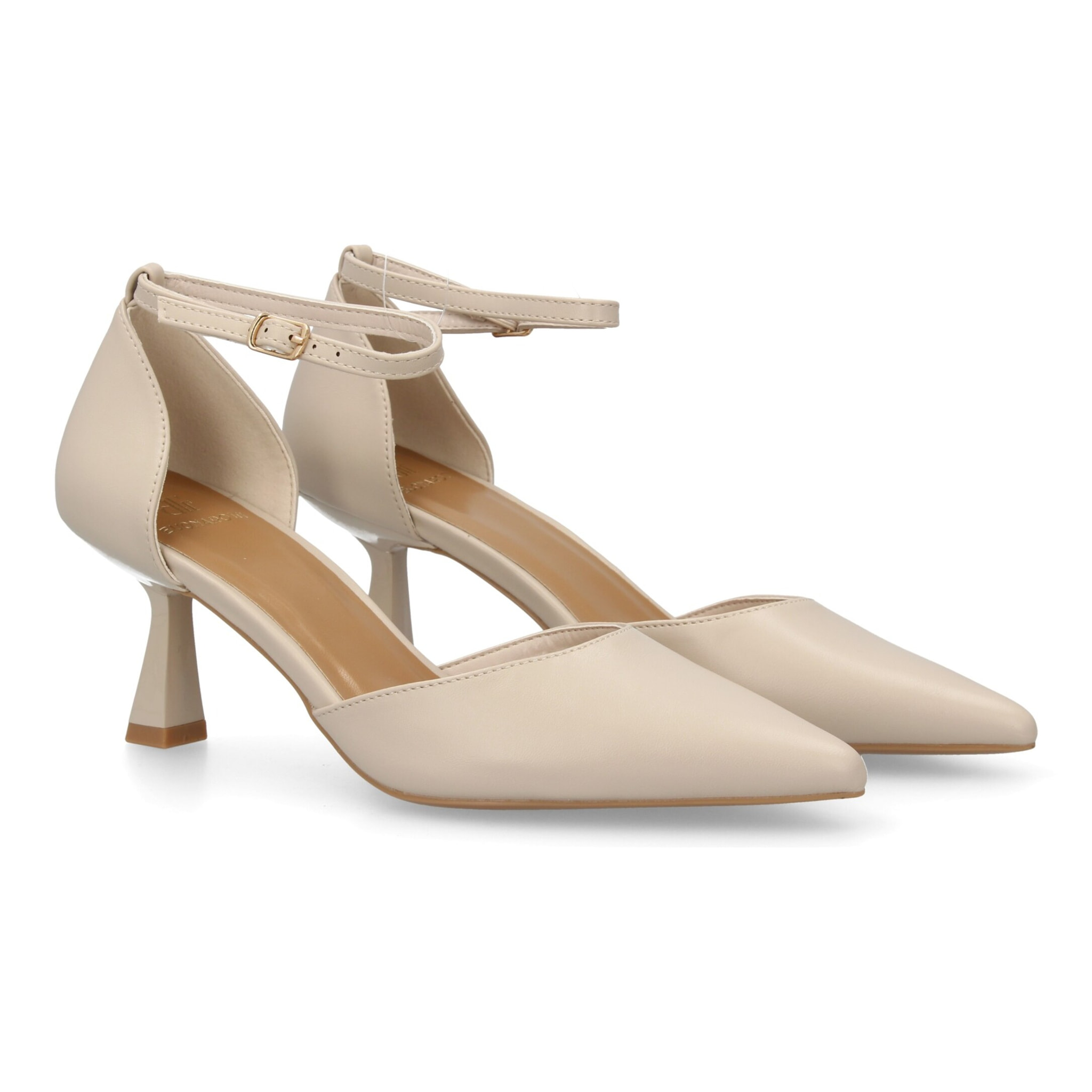 Zapato de salon con cierre de hebilla