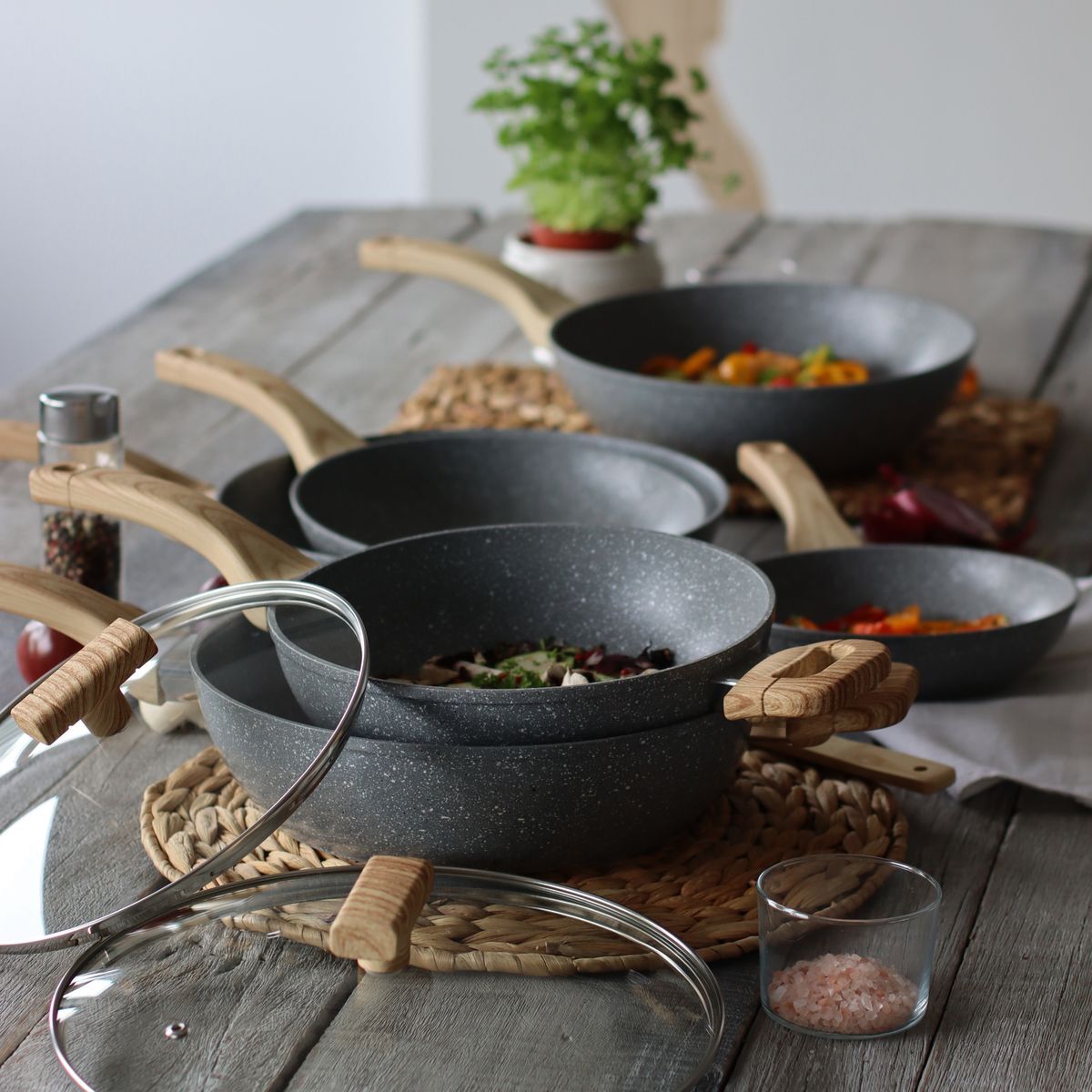 Poêle en aluminium effet pierre 28cm - tous feux CANNELLE