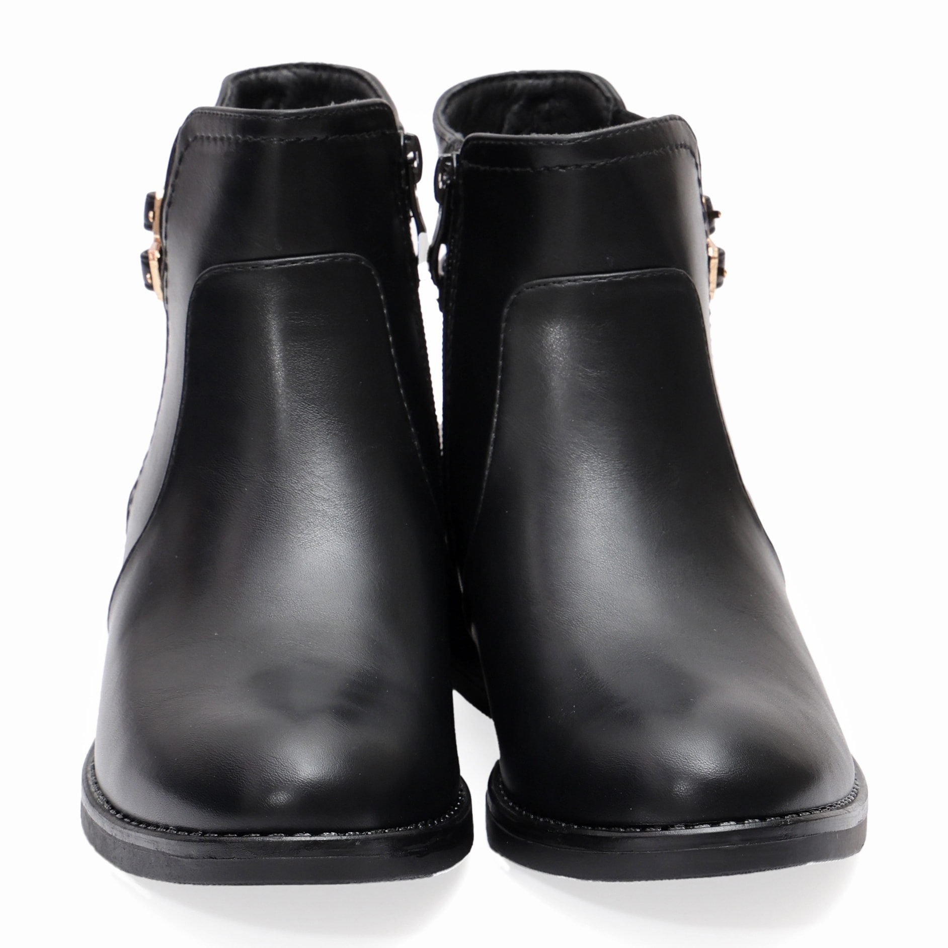 Stivaletti in simil pelle con fibbia dorata e elastico laterale